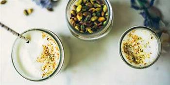 طرز تهیه شیر زعفران پسته ای مناسب روزهای سرد طرز تهیه شیر زعفران پسته ای مناسب روزهای سرد